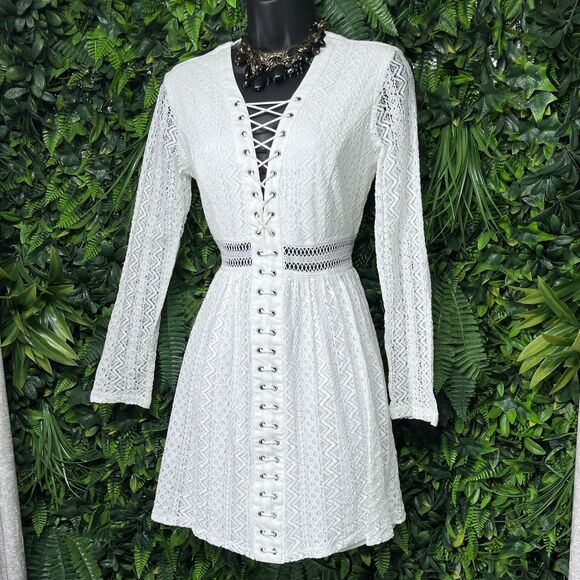 BARDOT Dress Women Small White Bohemian Lace Up Fit Flare Gigi 2158 - Picture 9 of 10